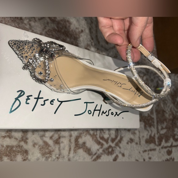 Betsey Johnson Cinderella Shoes! - Picture 5 of 12